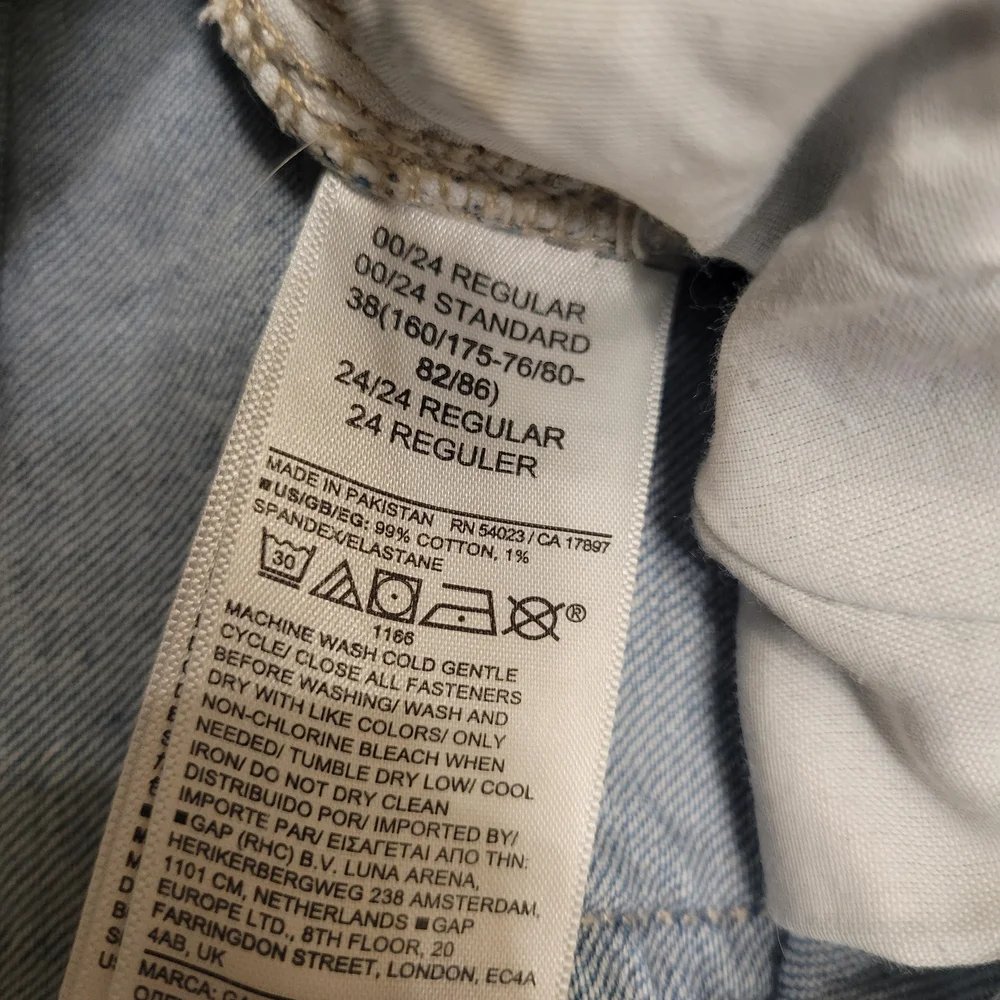 GAP Slim Boyfriend Jeans Light Blue Wash With Light Whiskering | Size 24R | 00 - Picture 4 of 11